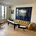 Typical Parisian Art Gallery Style