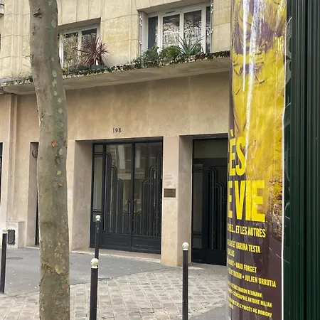 Typical Parisian Art Gallery Style * Paris