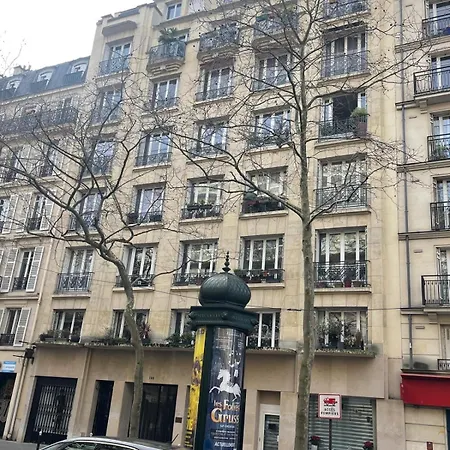 Typical Parisian Art Gallery Style * Paris